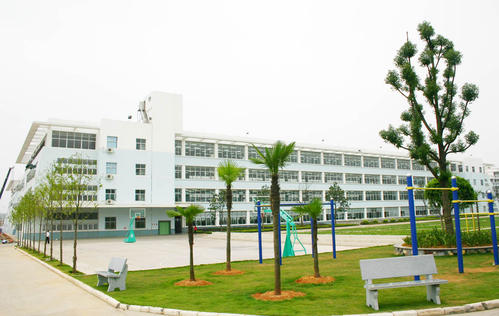 2020赣州华坚女子中专学校招生简章及报名方式